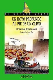 Un hoyo profundo al pie de un olivo. 