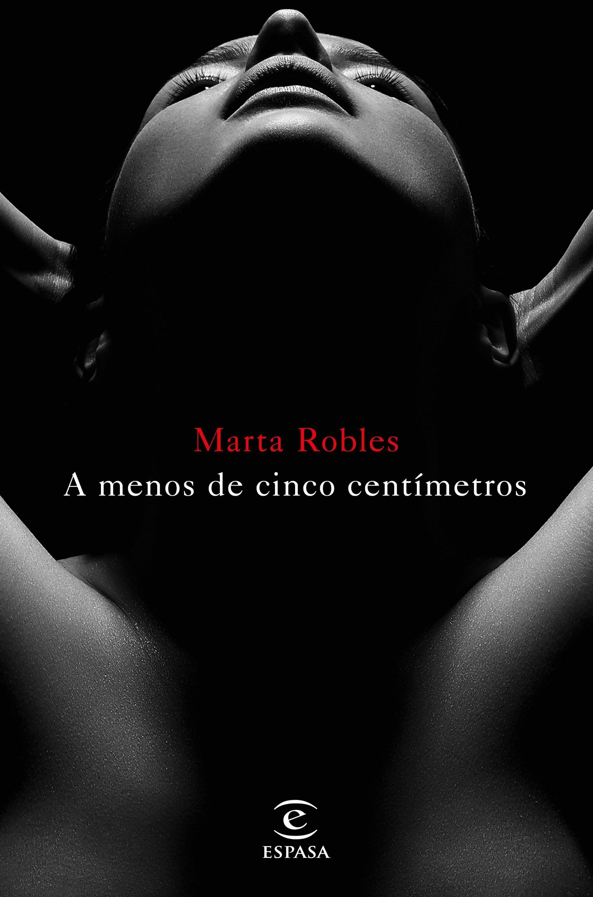 A menos de cinco centímetros  "(Detective Roures - 1)"