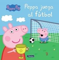 Peppa Pig juega al fútbol.