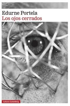 Los ojos cerrados. 