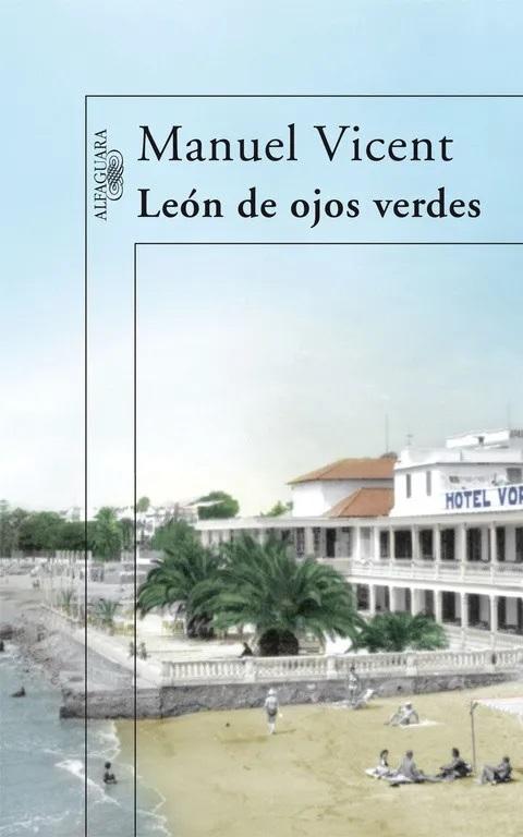 León de ojos verdes.