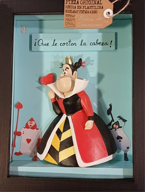 Reina de corazones "Pieza original. Hecha en plastilina. Modelado y pintada a mano"