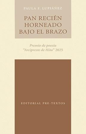 Pan recién horneado bajo el brazo